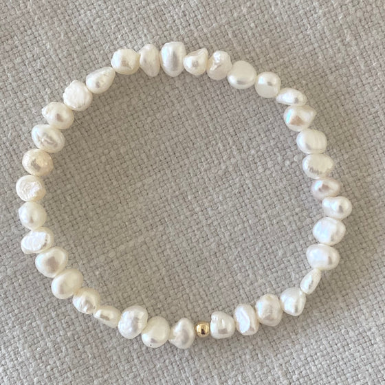 waylands pearl stretch bracelet